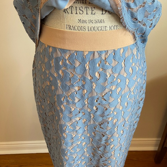 Two-piece set. From BCBG. Size M. Blue and nude. - Picture 3 of 4